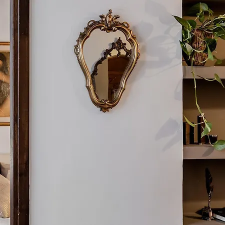 Trevi Fountain Stylish Appartement