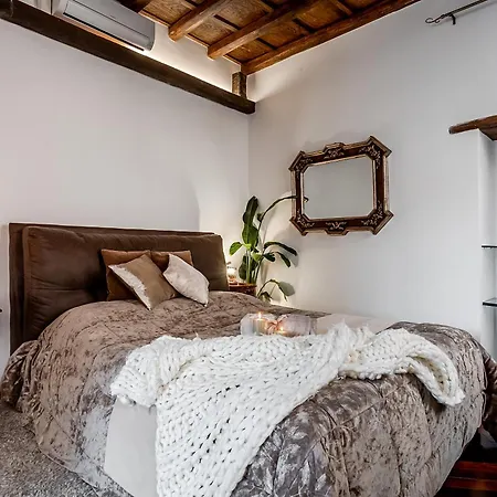 Trevi Fountain Stylish Appartement